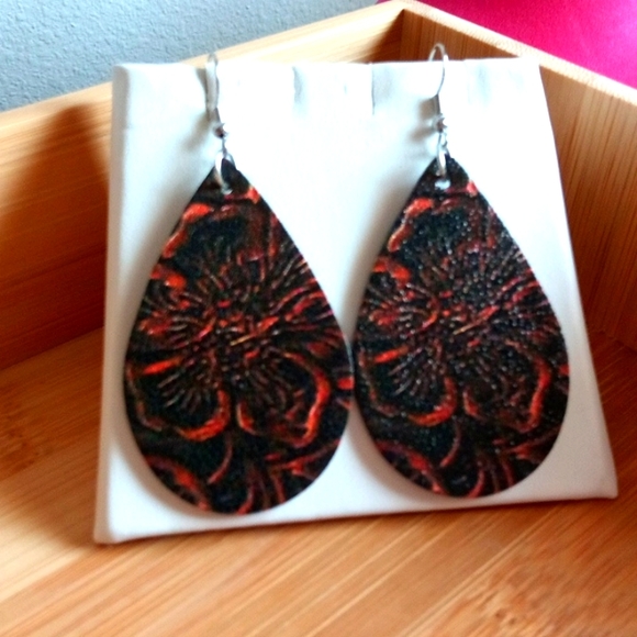 Jewelry - 🆕 Leather Hibiscus Earrings